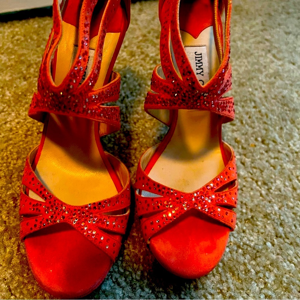 Jimmy choo coral with Swarovski crystal worn twice. very comfortable. No box